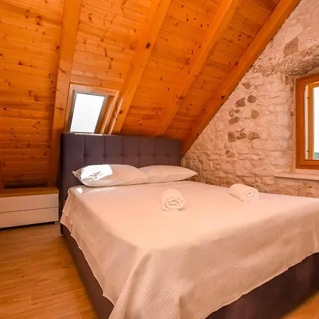 Grgo Rogoznica (Sibenik-Knin)