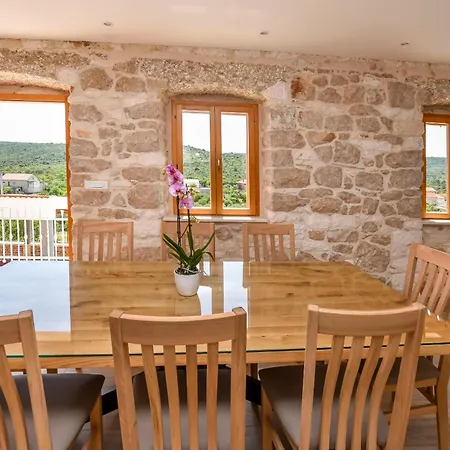 Grgo Villa *